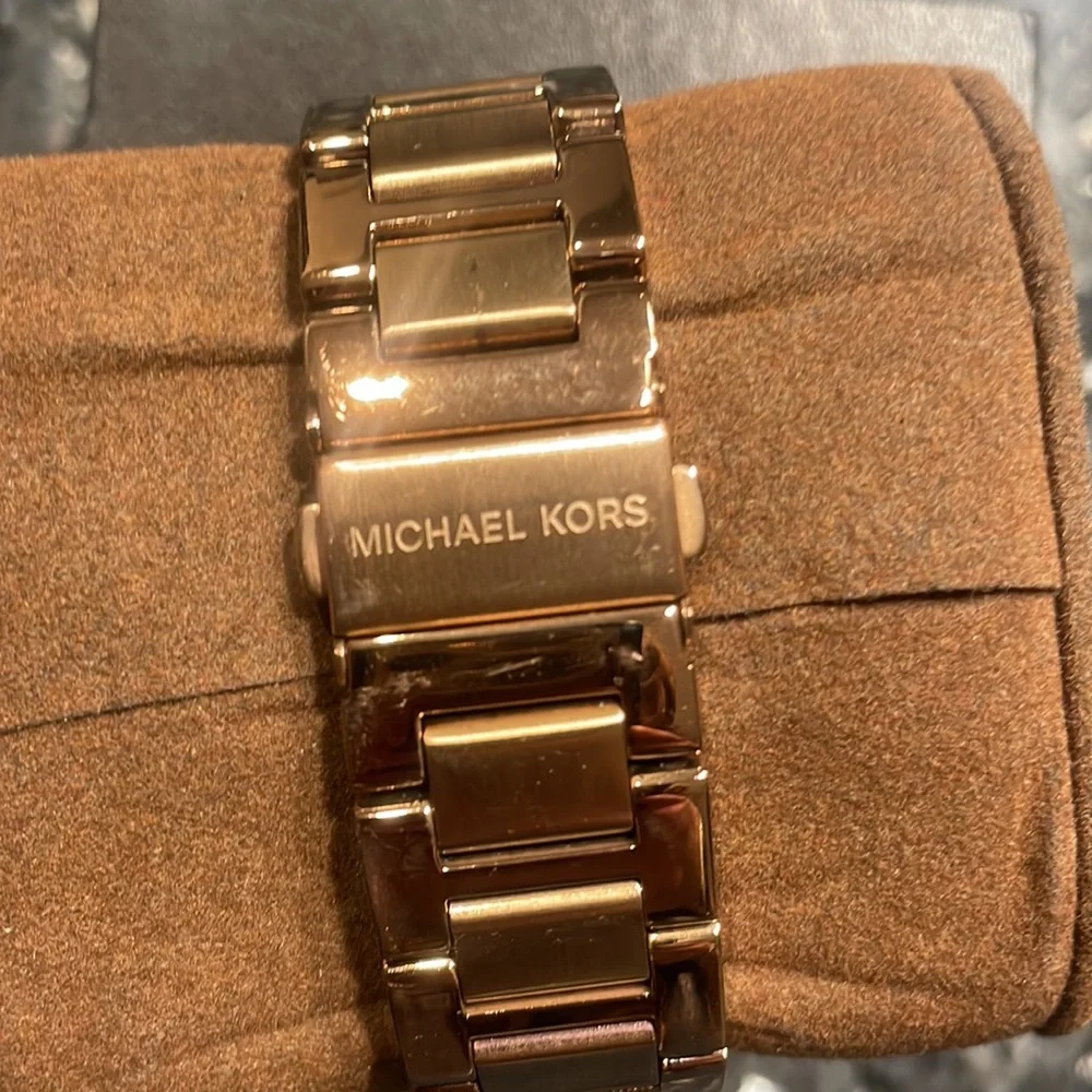 Michael Kors Rose Gold Watch - Picture 3 of 3